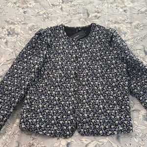 Floral quilted Jacket with small ruffle shoulders super cute and cozy 🌸❤️🌸